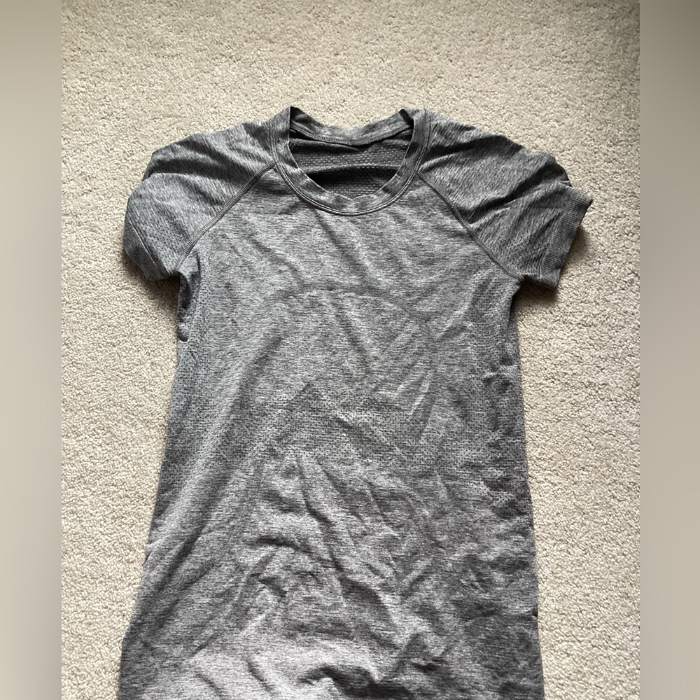 Lululemon grey top